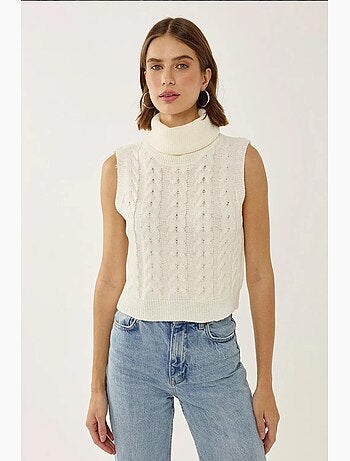 Chaleco de punto de cuello alto con patrón de trenza de pelo hiccup