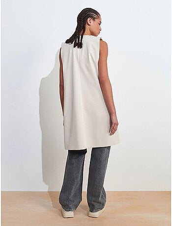 Chaleco largo de crepé tejido con detalle cut-out dilvin