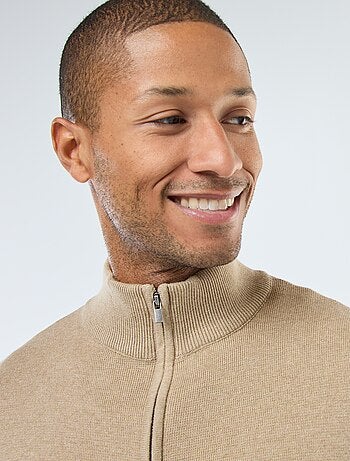Chaleco liso con cremallera y cuello alto