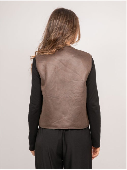 Chaleco reversible de antelina y pelo sintético umiya - Kiabi Chaleco reversible de antelina y pelo sintético umiya - Kiabi