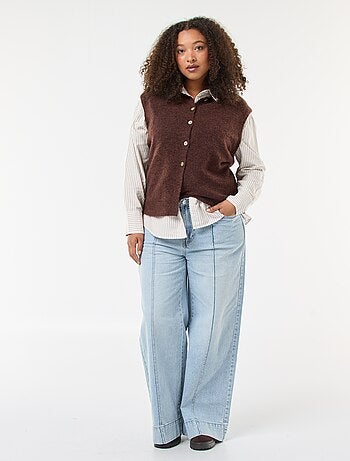 Chaleco sin mangas abotonado