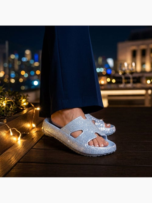 Chancla Glitter H-Strap EVA 6 Colores OZABI - Kiabi Chancla Glitter H-Strap EVA 6 Colores OZABI - Kiabi