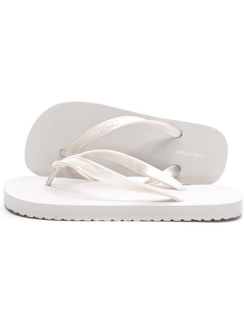 Chanclas calvin klein jeans de mujer con tiras metalizadas - Kiabi Chanclas calvin klein jeans de mujer con tiras metalizadas - Kiabi