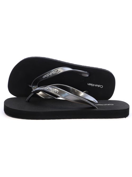 Chanclas Calvin Klein Jeans para Mujer con Detalles Metálicos - Kiabi Chanclas Calvin Klein Jeans para Mujer con Detalles Metálicos - Kiabi