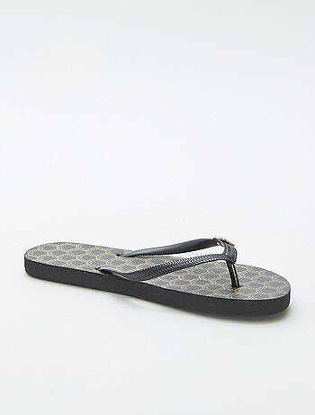 Chanclas con suelas estampadas