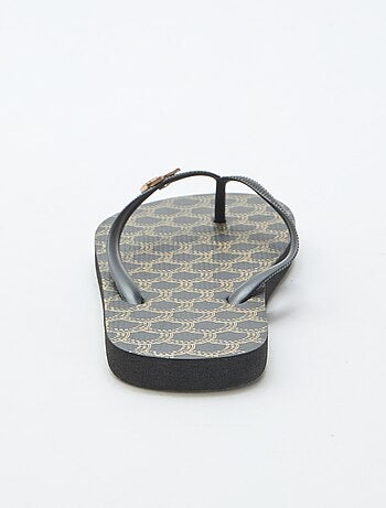 Chanclas con suelas estampadas