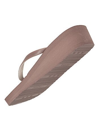 Chanclas con un tacón cómodo y ligero de 4 cm Isotoner