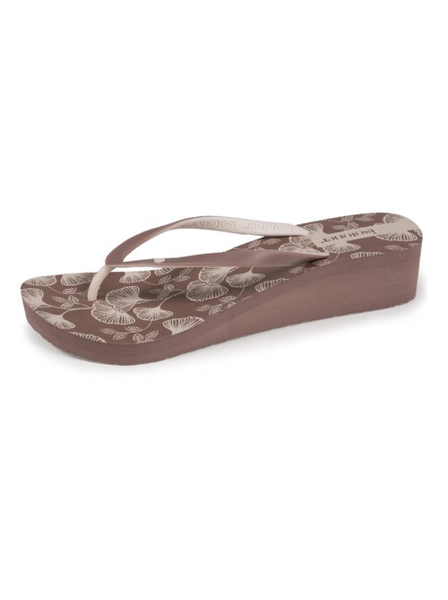 Chanclas con un tacón cómodo y ligero de 4 cm Isotoner - Kiabi Chanclas con un tacón cómodo y ligero de 4 cm Isotoner - Kiabi