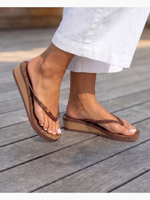 Chanclas con un tacón ultracómodo de 4 cm isotoner - Kiabi Chanclas con un tacón ultracómodo de 4 cm isotoner - Kiabi