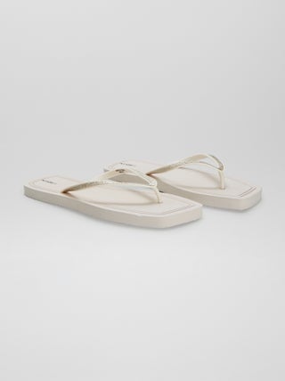 Chanclas cuadradas con strass
