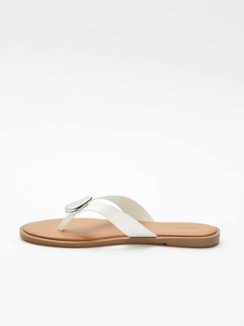 Chanclas de imitación con detalle metálico Blanco - Kiabi
