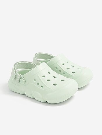 Chanclas de playa cerradas
