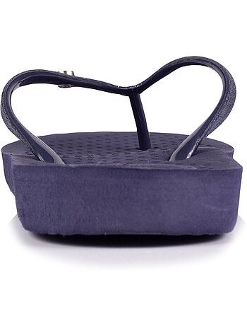 Chanclas flexible, ligera, resistente al pandeo y duradera. isotoner