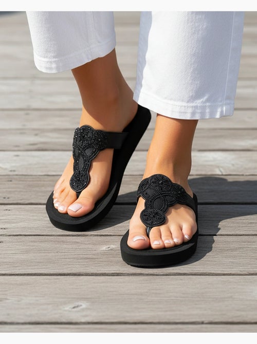 Chanclas suela sintética, espacio entre los dedos cómodo, ligera para caminar con isotoner - Kiabi Chanclas suela sintética, espacio entre los dedos cómodo, ligera para caminar con isotoner - Kiabi