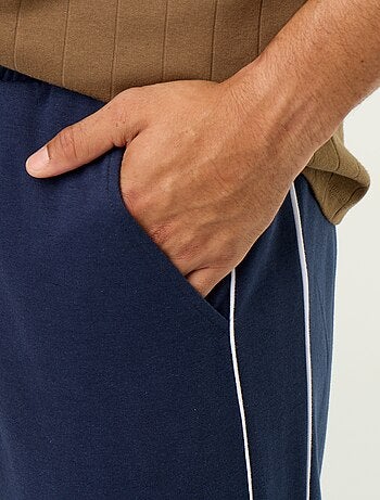 Chándal con ribetes