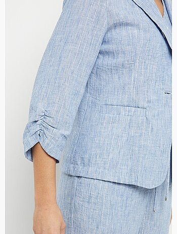 Chaqueta a rayas de corte sastre, de aspecto irregular. - Afibel