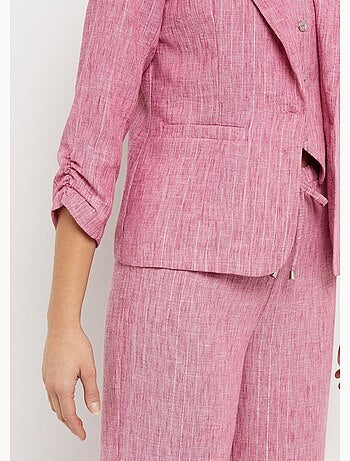 Chaqueta a rayas de corte sastre, de aspecto irregular. - Afibel