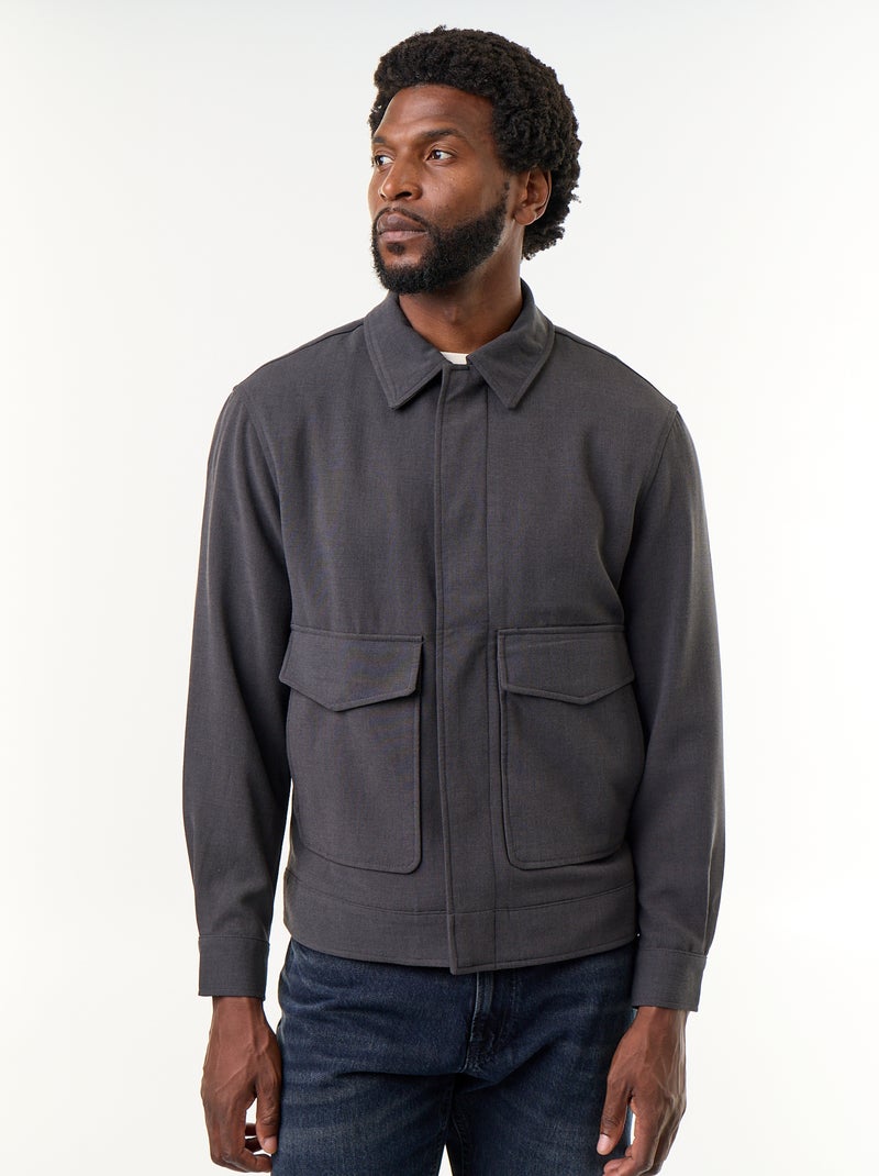 Chaqueta abotonada lisa con bolsillos de parche Gris - Kiabi