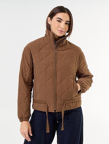 Chaqueta acolchada ajustable en la cintura