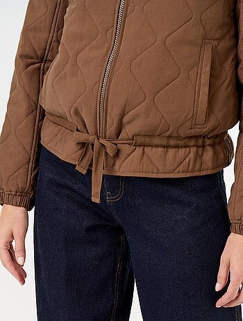 Chaqueta acolchada ajustable en la cintura