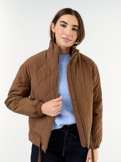 Chaqueta acolchada ajustable en la cintura - Kiabi Chaqueta acolchada ajustable en la cintura - Kiabi