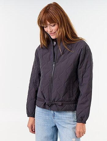 Chaqueta acolchada ajustable en la cintura