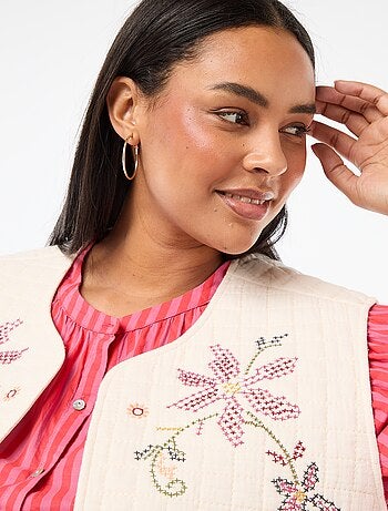 Chaqueta acolchada con bordados