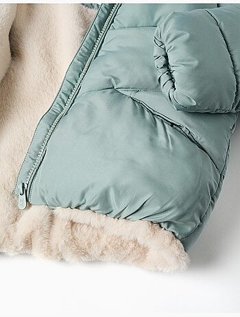 Chaqueta acolchada con capucha y forro de peluche