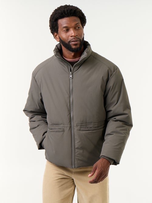 Chaqueta acolchada con cuello alto y mangas raglán - Kiabi Chaqueta acolchada con cuello alto y mangas raglán - Kiabi