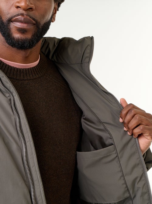 Chaqueta acolchada con cuello alto y mangas raglán - Kiabi Chaqueta acolchada con cuello alto y mangas raglán - Kiabi