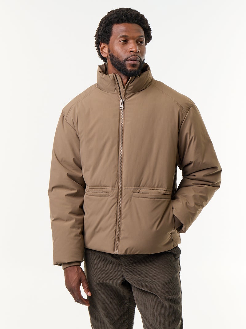 Chaqueta acolchada con cuello alto y mangas raglán Marron - Kiabi