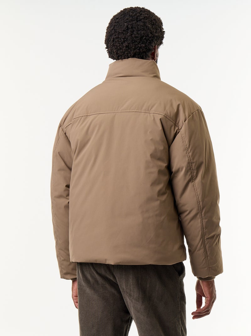 Chaqueta acolchada con cuello alto y mangas raglán Marron - Kiabi
