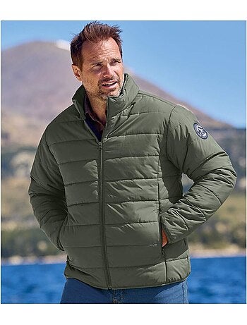 Chaqueta acolchada con tratamiento hidrófugo y cuello alto