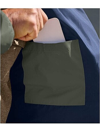 Chaqueta acolchada con tratamiento hidrófugo y cuello alto