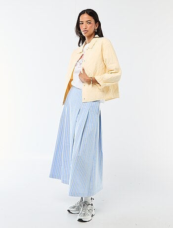 Chaqueta acolchada lisa con cuello camisero