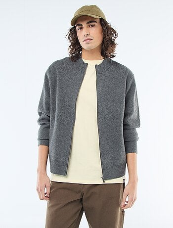 Chaqueta cálida con cremallera y cuello alto