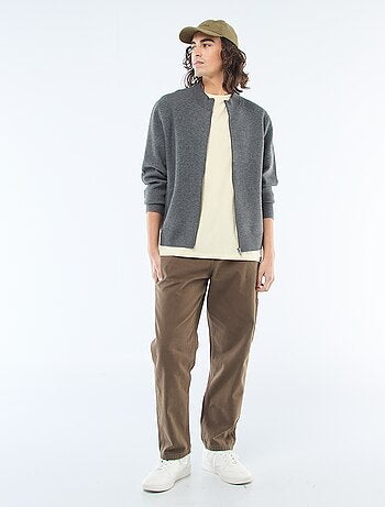 Chaqueta cálida con cremallera y cuello alto