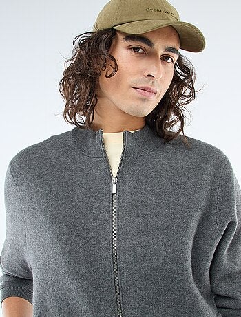 Chaqueta cálida con cremallera y cuello alto