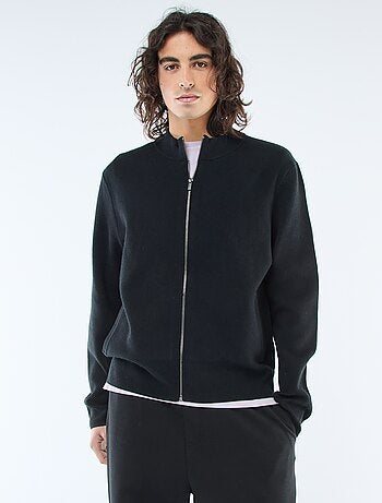 Chaqueta cálida con cremallera y cuello alto