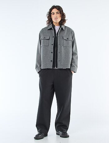 Chaqueta cálida con cremallera y cuello alto