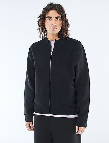 Chaqueta cálida con cremallera y cuello alto