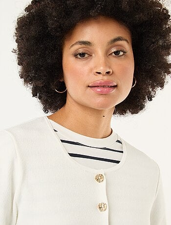 Chaqueta con botones dorados