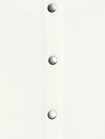 Chaqueta con botones magnéticos