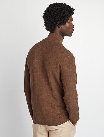 Chaqueta con cremallera cuello alto