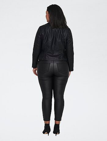 Chaqueta con cremallera en símil piel