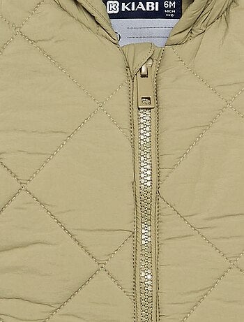 Chaqueta con cremallera y capucha