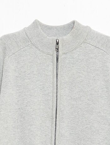 Chaqueta con cremallera y cuello alto