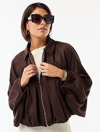 Chaqueta con cremallera y mangas abullonadas