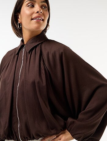 Chaqueta con cremallera y mangas abullonadas