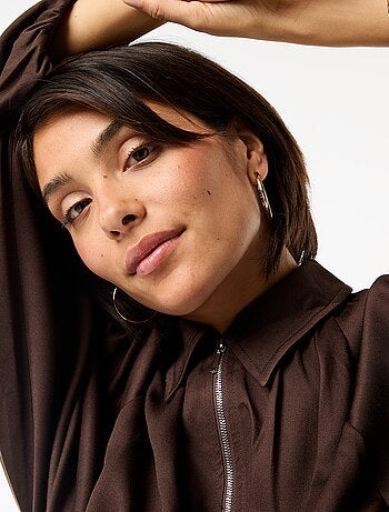 Chaqueta con cremallera y mangas abullonadas